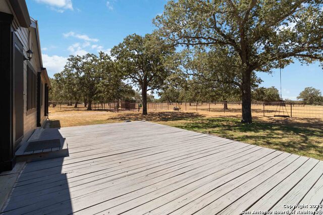 Listing photo id 17 for 303 County Road 425