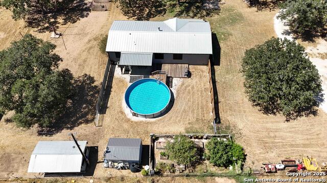 Listing photo id 31 for 303 County Road 425