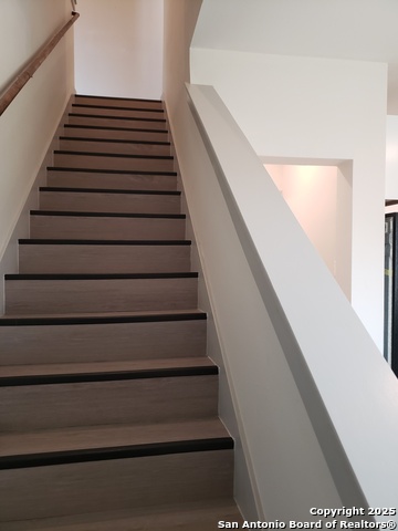 Listing photo id 12 for 112 Lavonne Villa 112