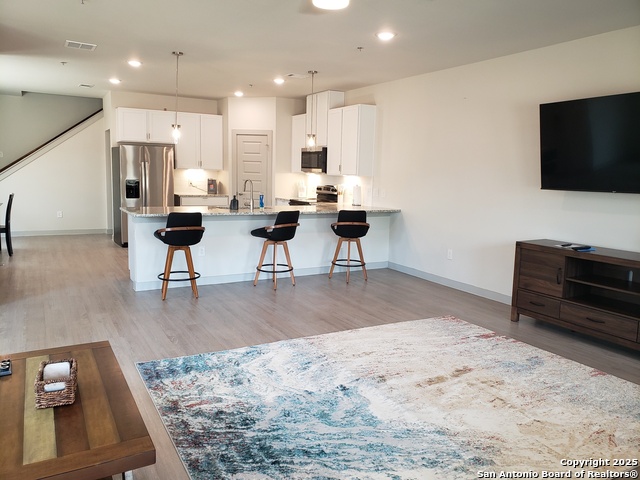 Listing photo id 2 for 112 Lavonne Villa 112