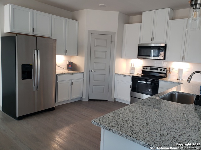 Listing photo id 5 for 112 Lavonne Villa 112