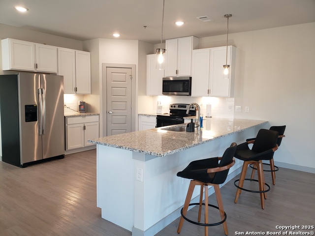 Listing photo id 7 for 112 Lavonne Villa 112