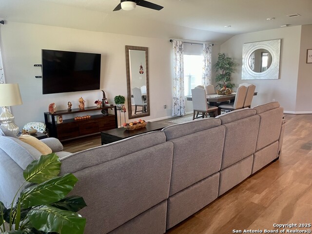 Image 3 of 10 For 6635 Beehive