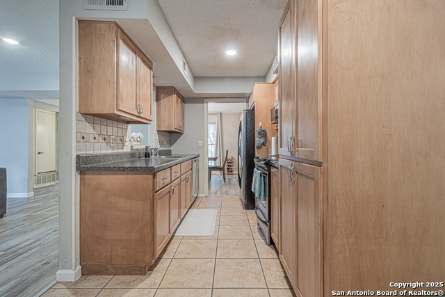 Image 10 of 44 For 6106 Vance Jackson  70