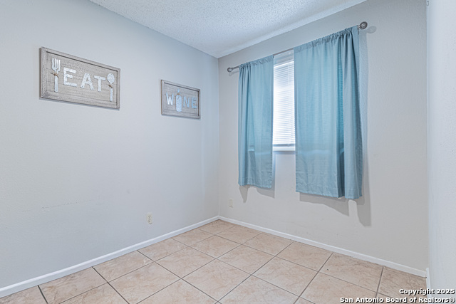 Image 14 of 44 For 6106 Vance Jackson  70