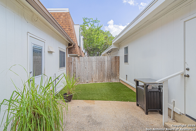 Image 6 of 44 For 6106 Vance Jackson  70