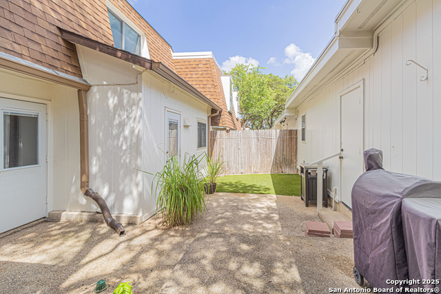 Image 7 of 44 For 6106 Vance Jackson  70