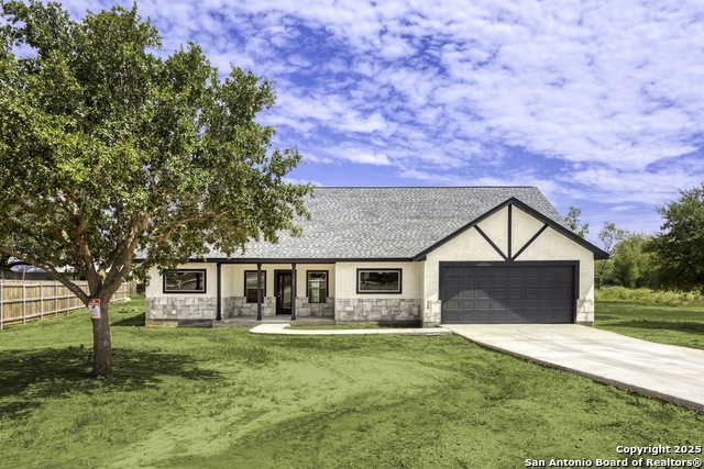 Details for 185 Medium Meadow Dr E, Lytle, TX 78052