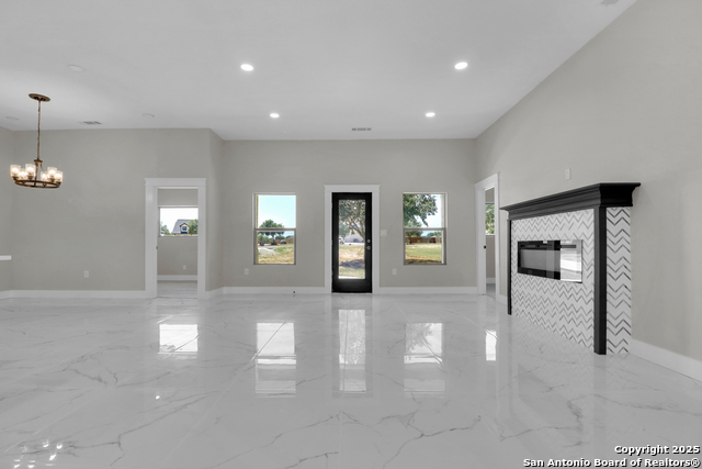 Image 14 of 46 For 185 Medium Meadow Dr E