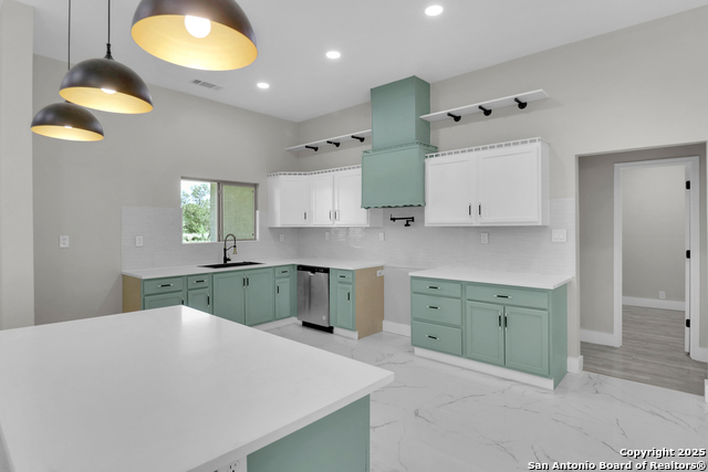 Image 15 of 46 For 185 Medium Meadow Dr E