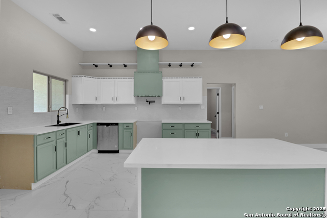 Image 18 of 46 For 185 Medium Meadow Dr E