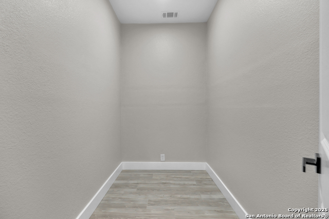 Image 20 of 46 For 185 Medium Meadow Dr E