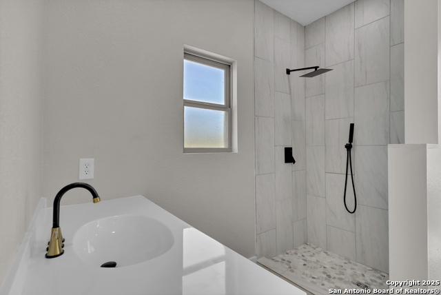 Image 27 of 46 For 185 Medium Meadow Dr E