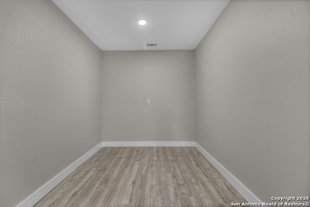 Image 29 of 46 For 185 Medium Meadow Dr E