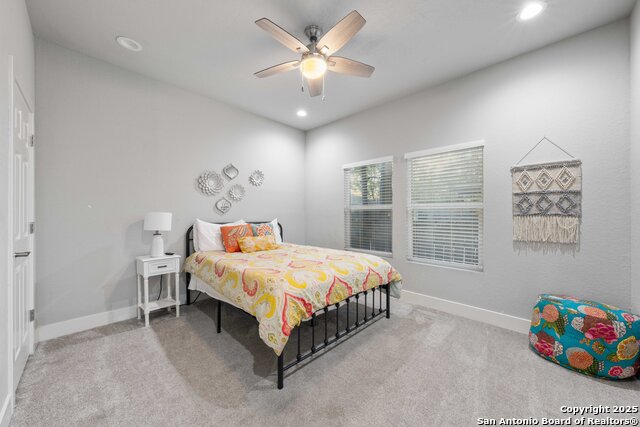 Listing photo id 22 for 422 Woodlawn Ave E
