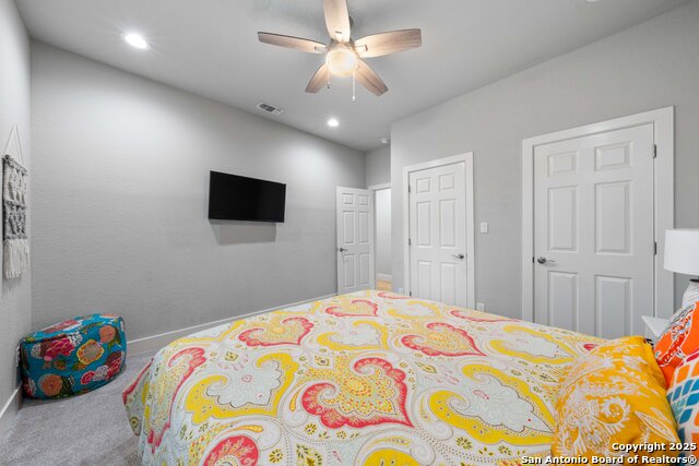 Listing photo id 23 for 422 Woodlawn Ave E
