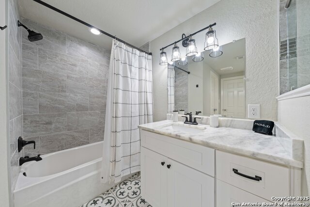 Listing photo id 26 for 422 Woodlawn Ave E