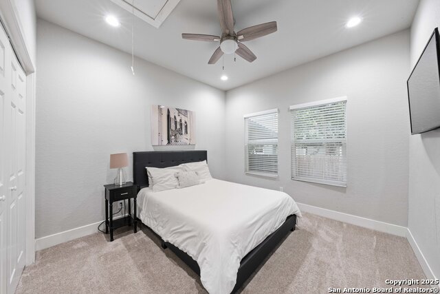 Listing photo id 27 for 422 Woodlawn Ave E