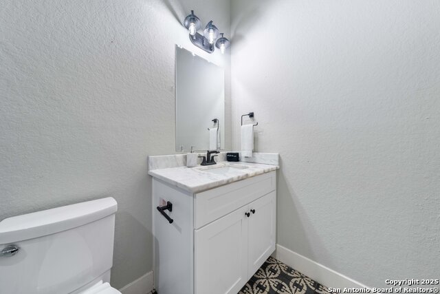 Listing photo id 28 for 422 Woodlawn Ave E