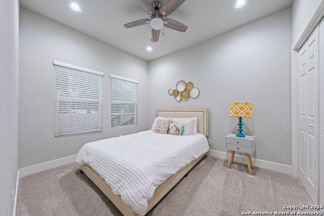 Listing photo id 30 for 422 Woodlawn Ave E