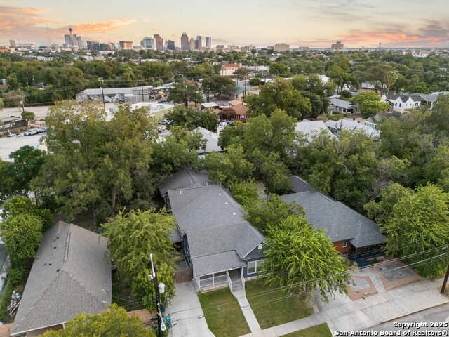 Listing photo id 40 for 422 Woodlawn Ave E