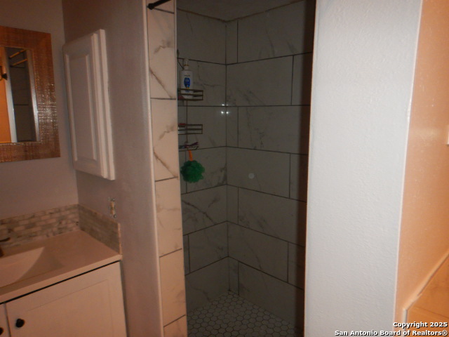 Image 3 of 42 For 2533 Montebello