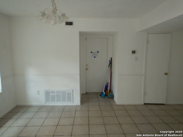 Image 35 of 42 For 2533 Montebello