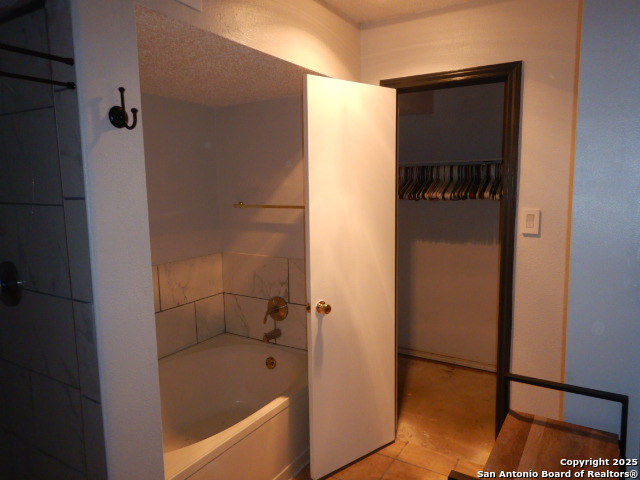 Image 4 of 42 For 2533 Montebello