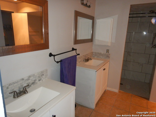 Image 5 of 42 For 2533 Montebello