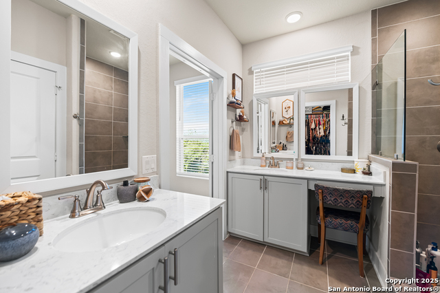 Image 15 of 30 For 8851 Oakland #14