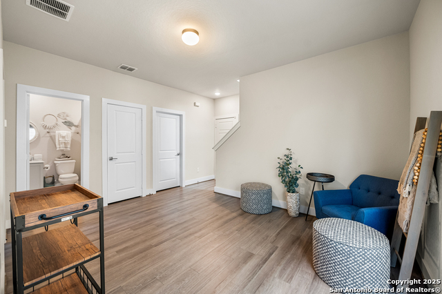 Image 18 of 30 For 8851 Oakland #14