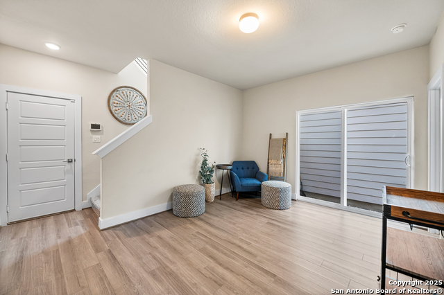 Image 19 of 30 For 8851 Oakland #14