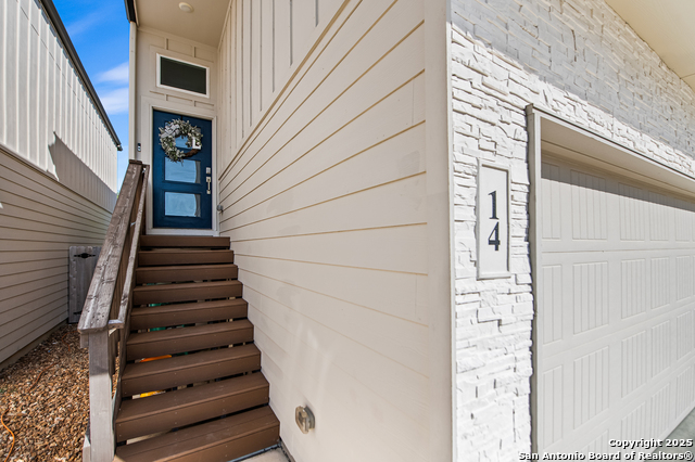 Image 3 of 30 For 8851 Oakland #14