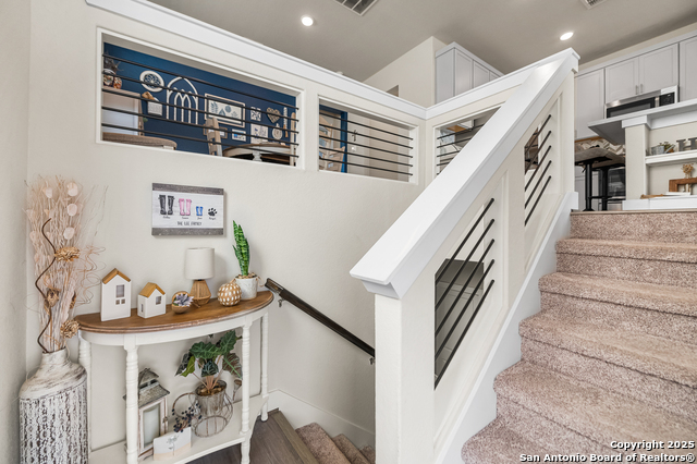 Image 4 of 30 For 8851 Oakland #14
