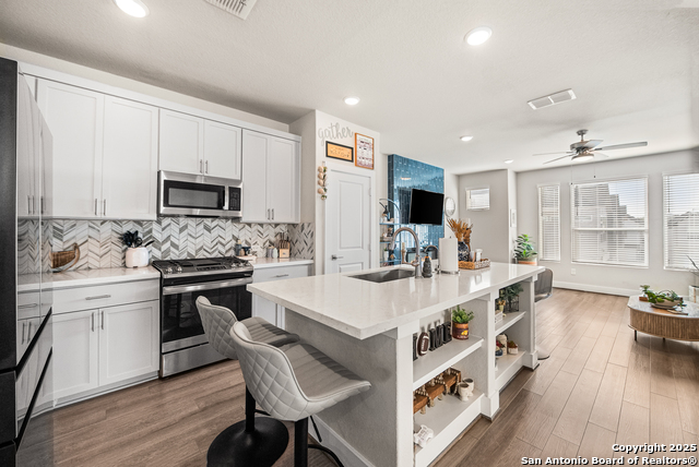 Image 5 of 30 For 8851 Oakland #14