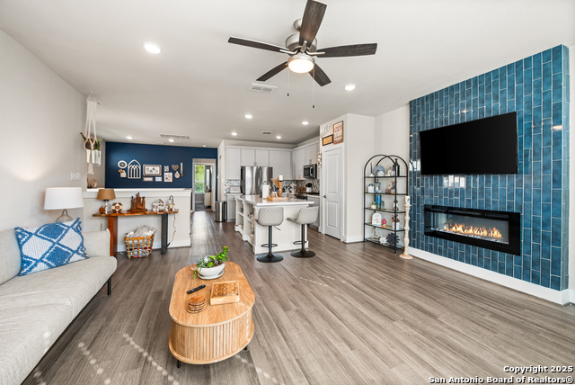 Image 6 of 30 For 8851 Oakland #14