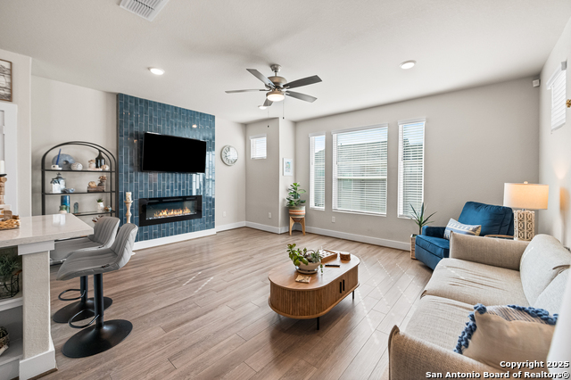Image 8 of 30 For 8851 Oakland #14