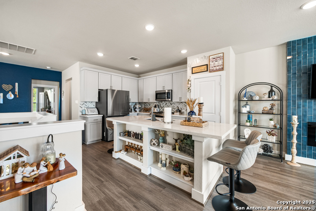 Image 9 of 30 For 8851 Oakland #14