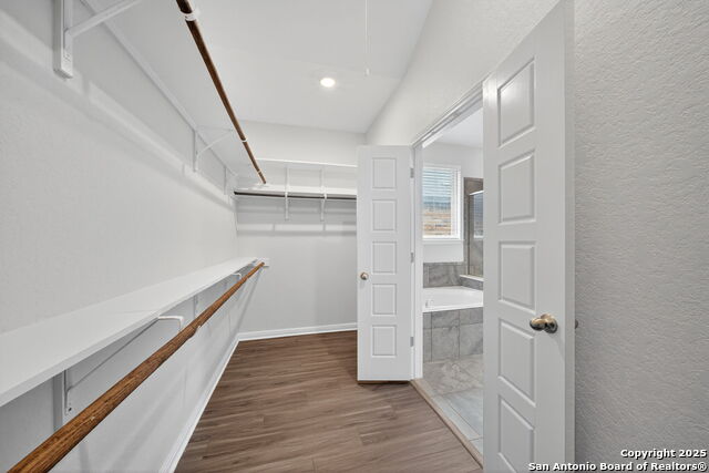 Listing photo id 17 for 10531 Tranquille