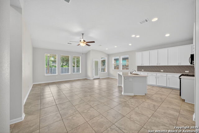 Listing photo id 3 for 10531 Tranquille