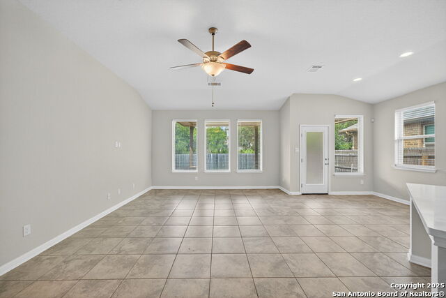 Listing photo id 4 for 10531 Tranquille