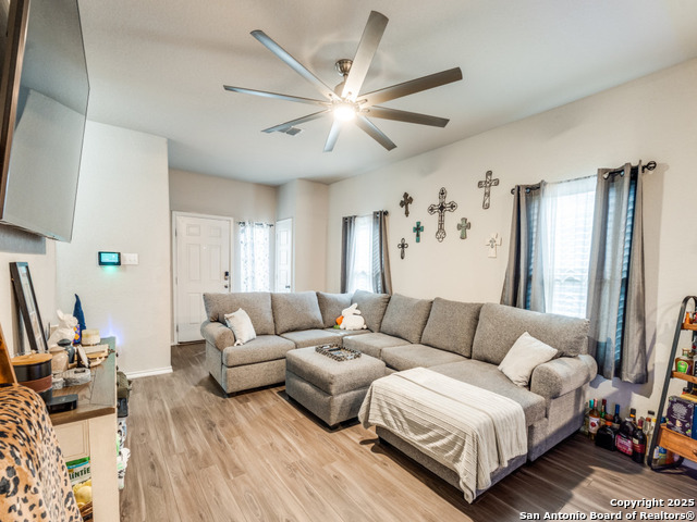 Listing photo id 3 for 10427 Beachball