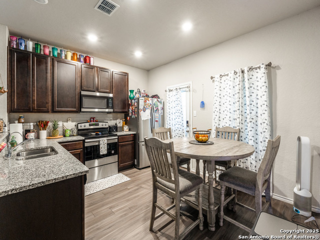 Listing photo id 5 for 10427 Beachball