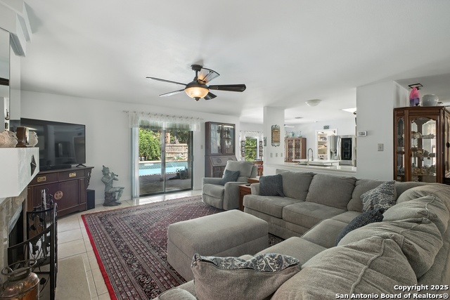 Listing photo id 8 for 16414 Bulverde Pt