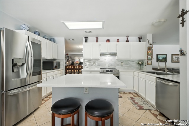 Listing photo id 10 for 16414 Bulverde Pt