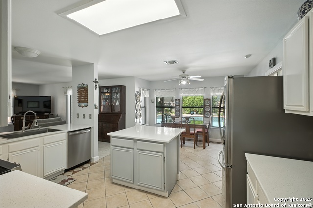 Listing photo id 14 for 16414 Bulverde Pt