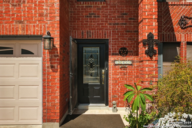 Listing photo id 1 for 16414 Bulverde Pt