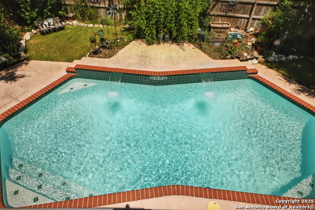 Listing photo id 32 for 16414 Bulverde Pt