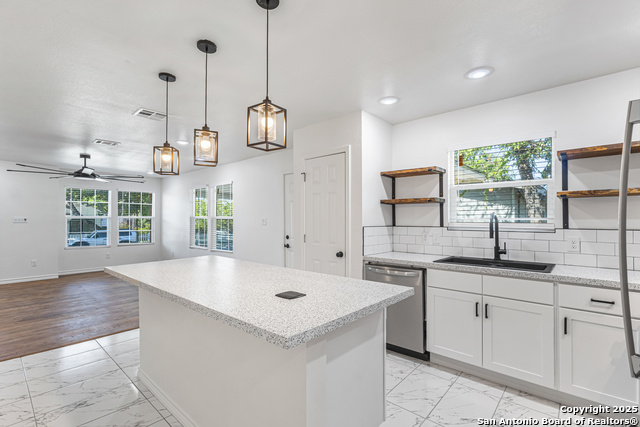 Image 14 of 33 For 935 Mariposa W
