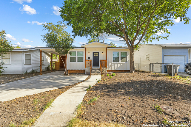 Image 2 of 33 For 935 Mariposa W